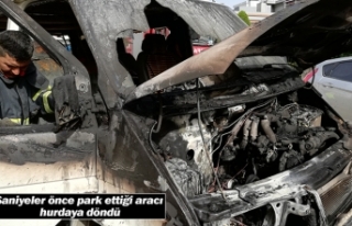 Saniyeler önce park ettiği aracı hurdaya döndü