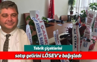 Tebrik çiçeklerini satıp gelirini LÖSEV’e bağışladı