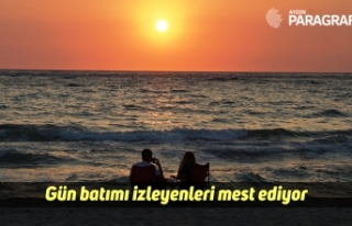 Gün batımı izleyenleri mest ediyor