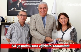 64 yaşında lisans eğitimini tamamladı