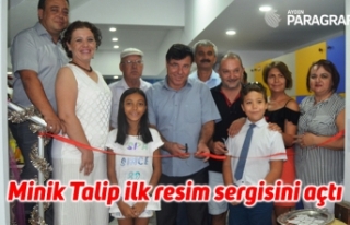 Minik Talip ilk resim sergisini açtı