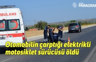 Otomobilin çarptığı elektrikli motosiklet sürücüsü...
