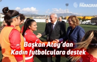 Kadın futbolculara Başkan Atay'dan destemk