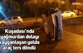 Kuşadası’nda yağmurdan dolayı kayganlaşan yolda...