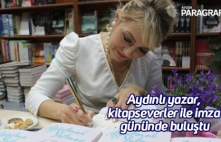 Aydınlı yazar, kitapseverler ile imza gününde...