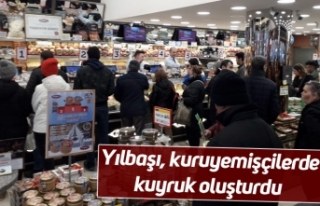 Yılbaşı, kuruyemişçilerde kuyruk oluşturdu