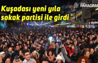 Kuşadası yeni yıla sokak partisi ile girdi