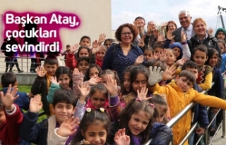 Başkan Atay, çocukları sevindirdi