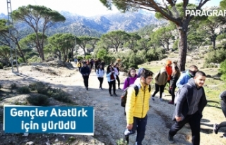 Gençler Atatürk için yürüdü