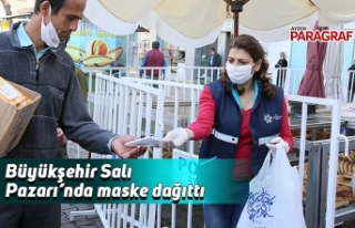 Büyükşehir Salı Pazarı’nda maske dağıttı
