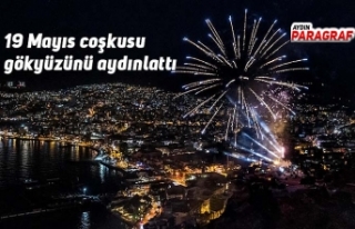 19 Mayıs coşkusu gökyüzünü aydınlattı