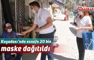 Kuşadası’nda esnafa 20 bin ücretsiz maske dağıtıldı