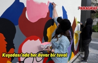 Kuşadası’nda her duvar bir tuval