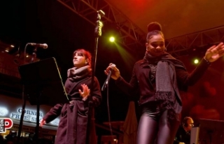 Kuşadalılar sevgililer gününü Ayhan Sicimoğlu...