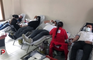 Davutlar MYO Türk Kızılay'ına kan bağışında...
