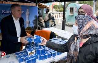 Kuşadası Belediyesi’nden Kandil Simidi ve Lokum...