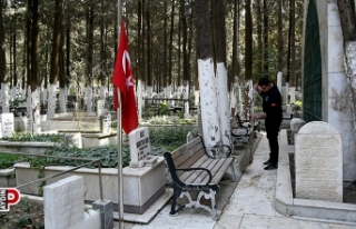 Kuşadası’ndaki mezarlıklarda bakım ve onarım...