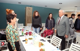 Başkan Atay yabancı öğrencileri ağırladı