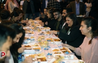 Başkan Çerçioğlu öğrencilerle iftar sofrasında...