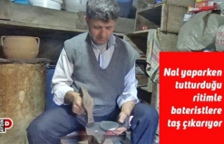 Nal yaparken tutturduğu ritimle bateristlere taş...