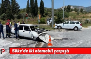 Söke'de iki otomobil çarpıştı