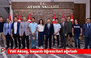 Vali Aksoy, başarılı öğrencileri ağırladı