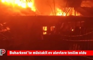 Buharkent’te müstakil ev alevlere teslim oldu