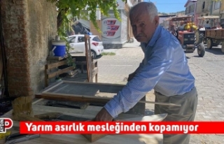 Yarım asırlık mesleğinden kopamıyor