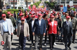 Efeler emeğin bayramını kutladı