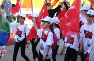 Gençlerin gösterileri ayakta alkışlandı