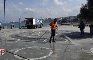 Kuşadası Belediyesi’nin temizlik mesaisi aralıksız...