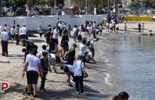 Kuşadası sahil bandında temizlik çalışması...
