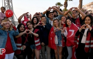 Kuşadası’nda 19 Mayıs Coşkusu Derya Uluğ konseri...