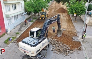 Şerbetci Caddesi'nde sıcak asfalt çalışmaları...