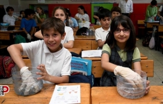 Atık kağıtlarla tohum bombası yaptılar