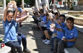 Aydın'da öğrencilerin balık ekmek keyfi