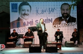 Birbirinden güzel şarkılar dinleyenleri mest etti