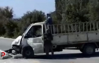 Kamyonet ile motosiklet çarpıştı; 1’i ağır...