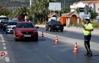 Kuşadası’na bir günde 40 binden fazla araç giriş...
