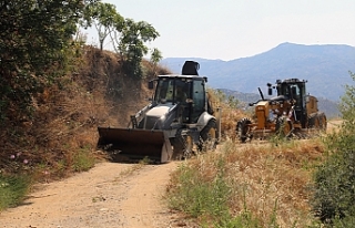 Efeler'in ekipleri çalışıyor; çiftçiler...