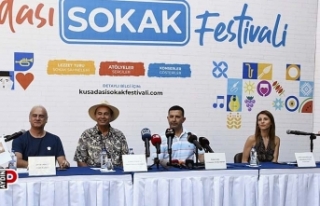 Kuşadası bir kez daha 'hayat sokakta'...