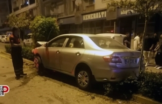 Otomobil orta refüje çıktı