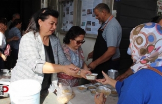 MHP’li kadınlardan aşure hayrı
