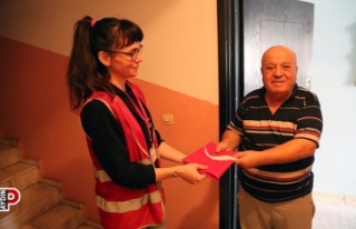 Efeler Belediyesi'nden vatandaşlara Türk Bayrağı...