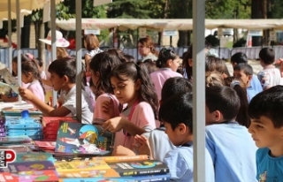 Efeler'in kitap şöleni altıncı gününde