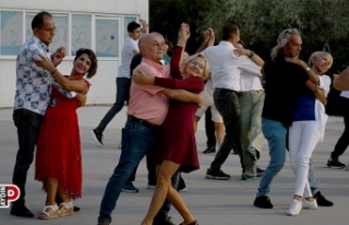 Kuşadalılar 100’üncü yılı 100 kişilik vals...