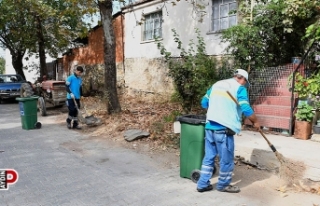 Kuşadası Belediyesi temizlik çalışmalarına hız...
