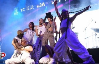 Kuşadası'nda 100'üncü yıl coşkusu...