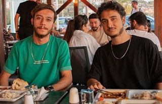Üniversite öğrencilerine ücretsiz akşam yemeği...