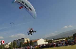 Çine’nin semaları paraşütçü ve paramotorcularla...